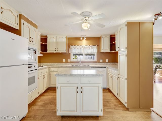 230 Matecumbe LN 248, Naples, FL 34114