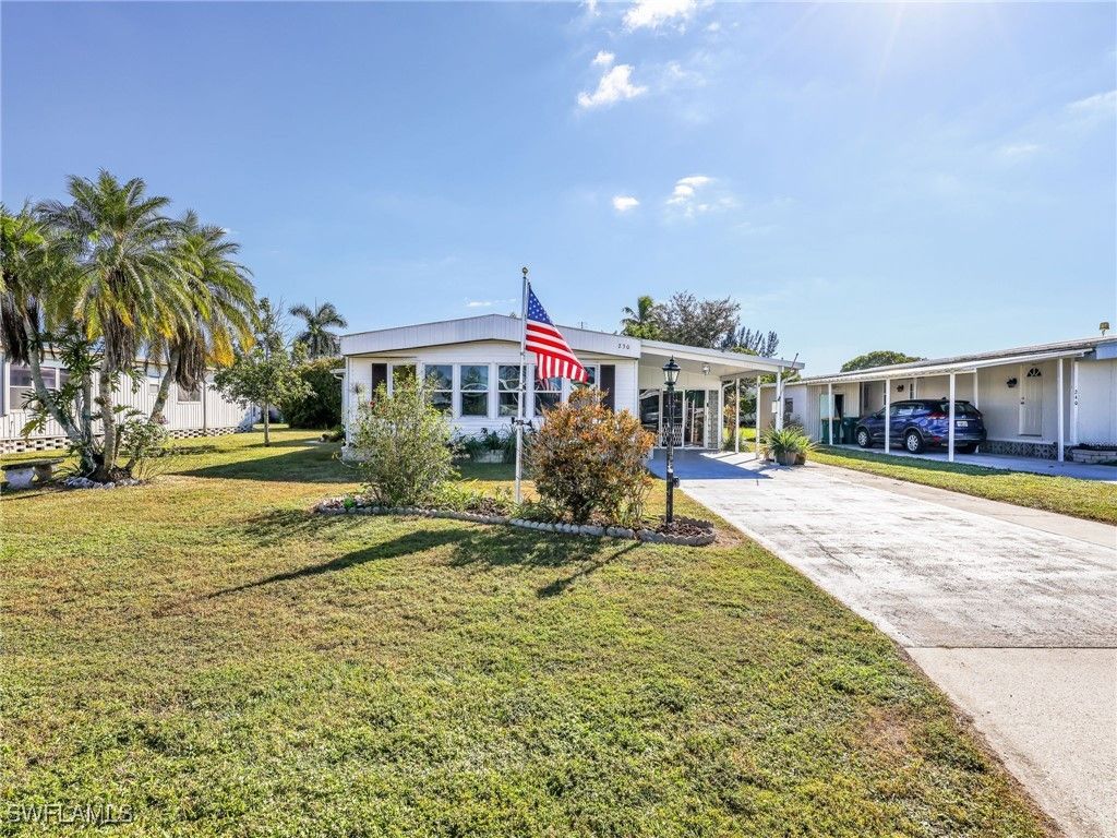 230 Matecumbe LN 248, Naples, FL 34114