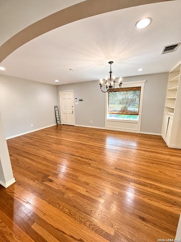 227 LARCHMONT DR, San Antonio, TX 78209