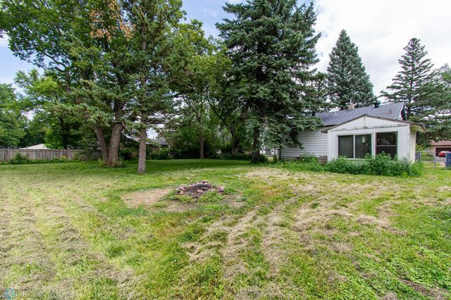 809 18th Street N, Moorhead, MN 56560