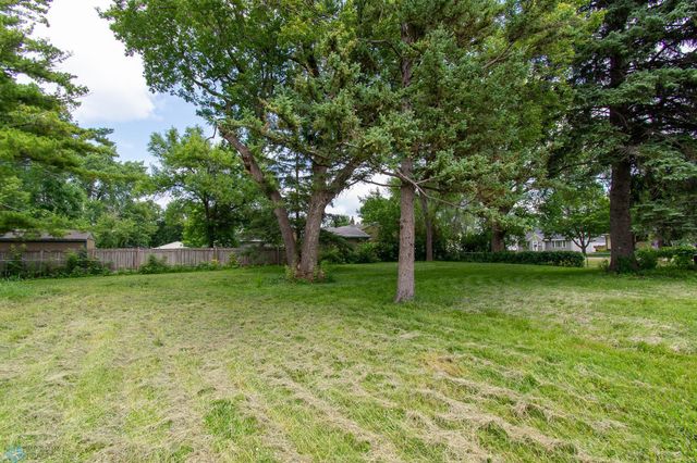 809 18th Street N, Moorhead, MN 56560
