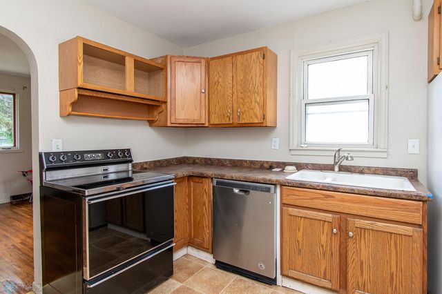 809 18th Street N, Moorhead, MN 56560