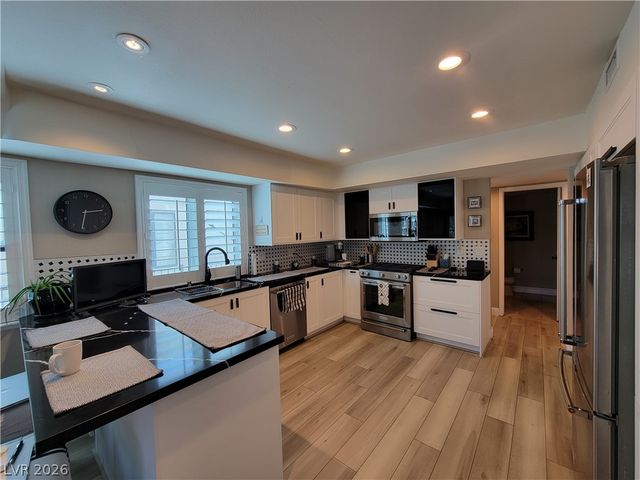 3020 Waterside Circle, Las Vegas, NV 89117