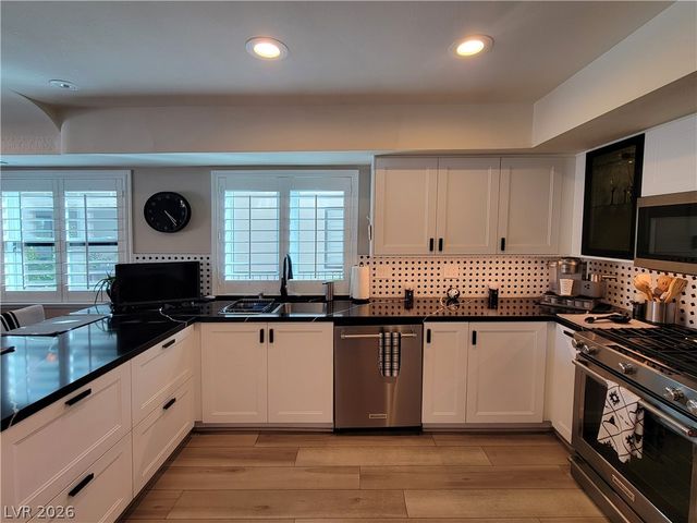 3020 Waterside Circle, Las Vegas, NV 89117