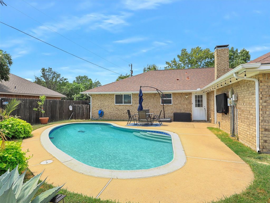304 Johnston Boulevard, Waxahachie, TX 75165