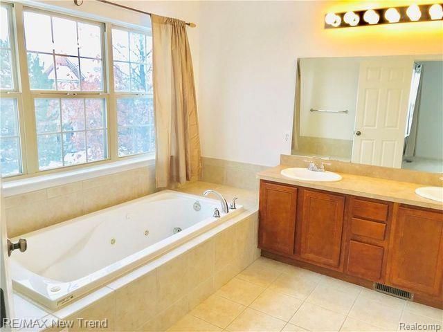 41261 N Maplewood Drive, Canton, MI 48187