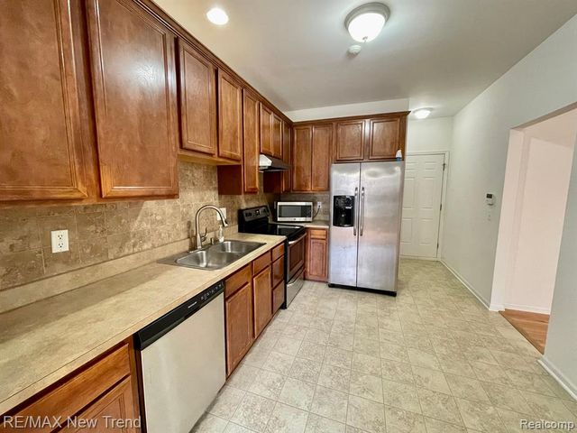 41261 N Maplewood Drive, Canton, MI 48187