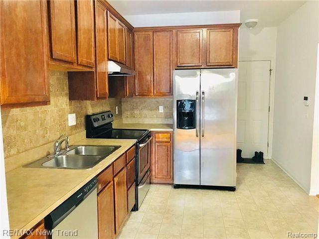 41261 N Maplewood Drive, Canton, MI 48187