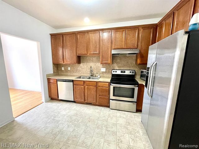 41261 N Maplewood Drive, Canton, MI 48187