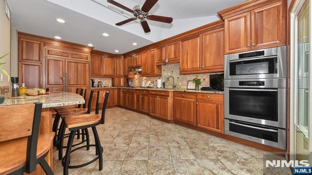 7 Carey Arthur Drive, Wayne, NJ 07470