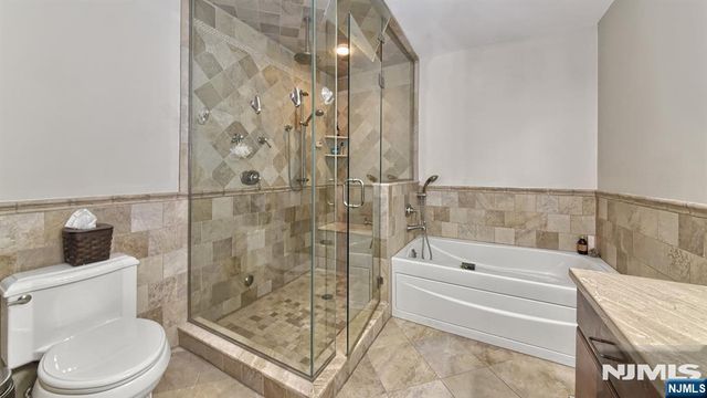7 Carey Arthur Drive, Wayne, NJ 07470