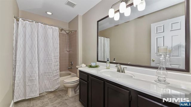 7 Carey Arthur Drive, Wayne, NJ 07470