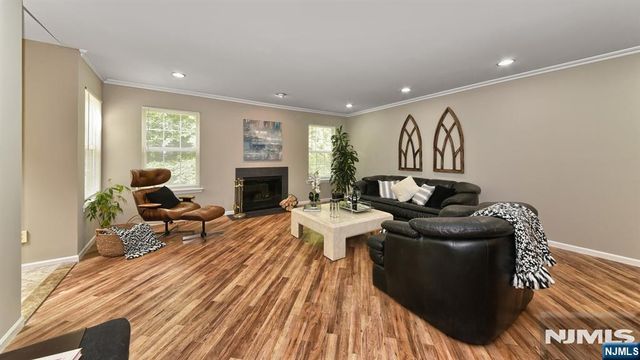 7 Carey Arthur Drive, Wayne, NJ 07470