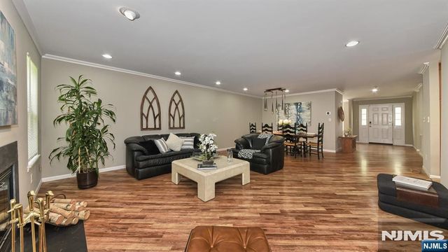 7 Carey Arthur Drive, Wayne, NJ 07470