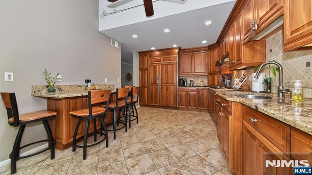 7 Carey Arthur Drive, Wayne, NJ 07470