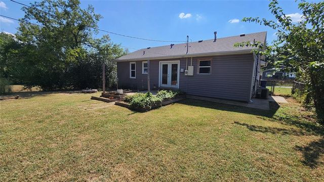 1208 E Rose Drive, Shawnee, OK 74804