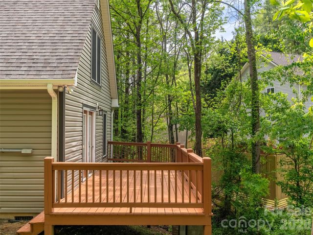 19 Stone Cottage Road, Asheville, NC 28806