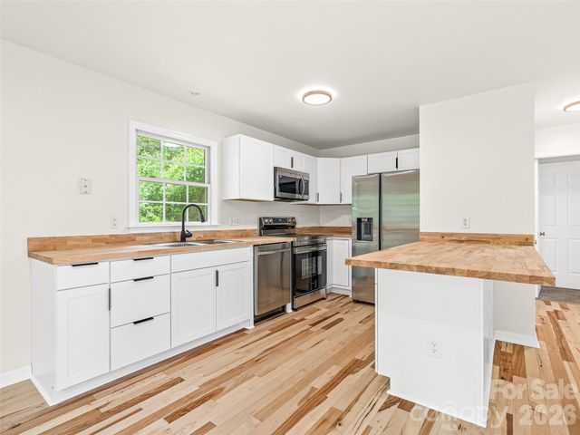 19 Stone Cottage Road, Asheville, NC 28806