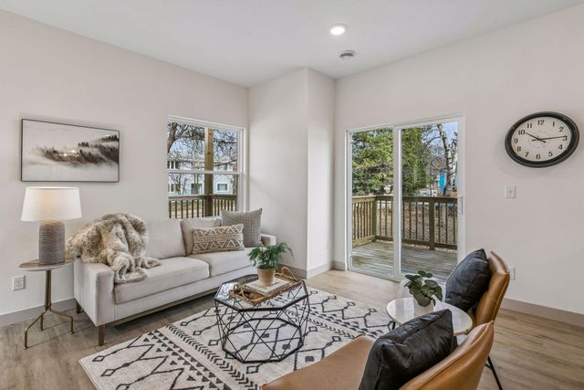 2414 Como Avenue SE, Minneapolis, MN 55414
