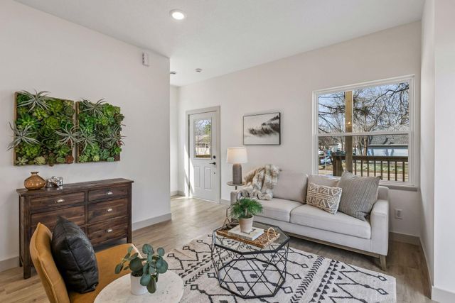 2414 Como Avenue SE, Minneapolis, MN 55414