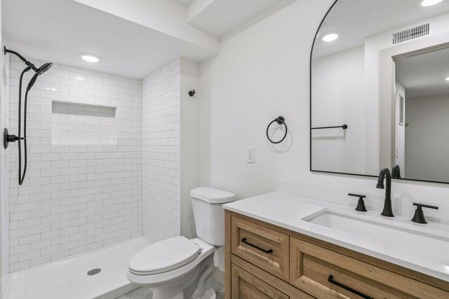 2414 Como Avenue SE, Minneapolis, MN 55414