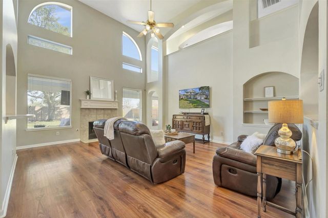 1013 Victorian Court, Seabrook, TX 77586