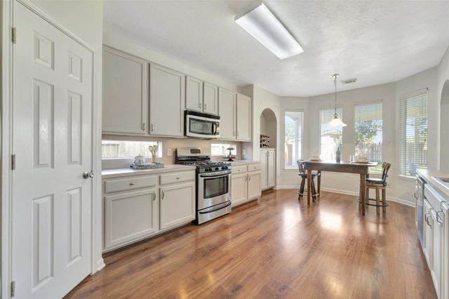 1013 Victorian Court, Seabrook, TX 77586