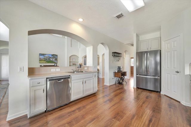 1013 Victorian Court, Seabrook, TX 77586