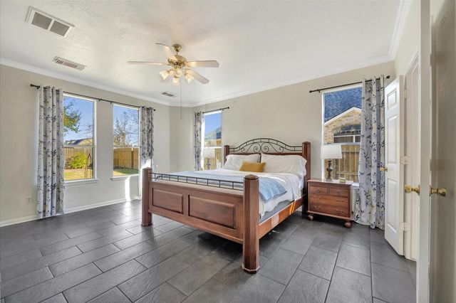 1013 Victorian Court, Seabrook, TX 77586