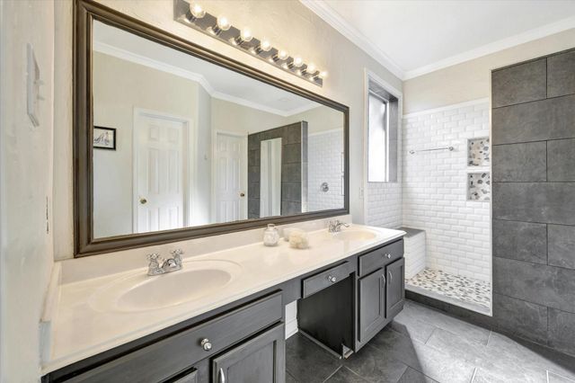 1013 Victorian Court, Seabrook, TX 77586