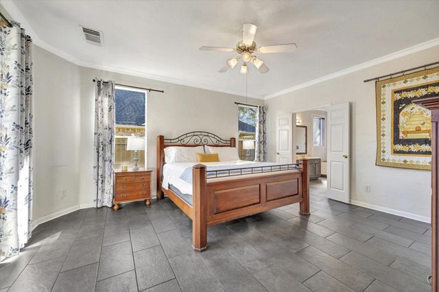 1013 Victorian Court, Seabrook, TX 77586