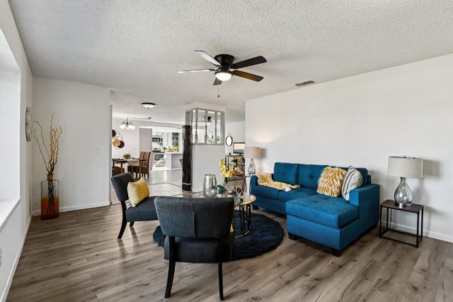 14 Flaum Ct, Sacramento, CA 95823