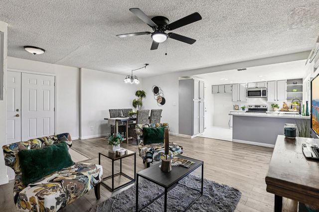 14 Flaum Ct, Sacramento, CA 95823