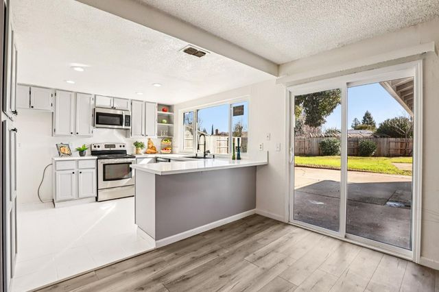 14 Flaum Ct, Sacramento, CA 95823