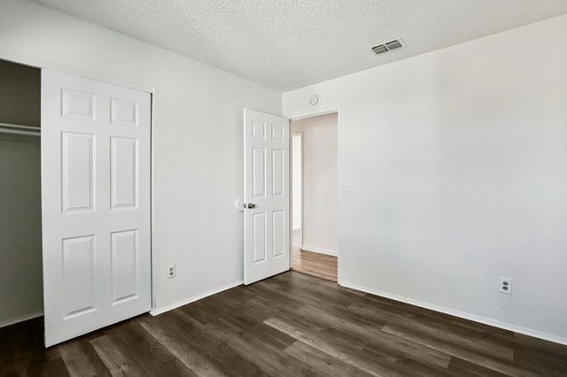 14 Flaum Ct, Sacramento, CA 95823