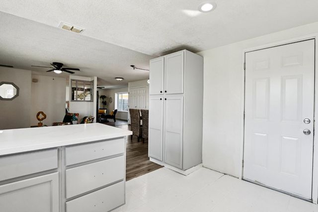 14 Flaum Ct, Sacramento, CA 95823