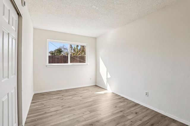 14 Flaum Ct, Sacramento, CA 95823