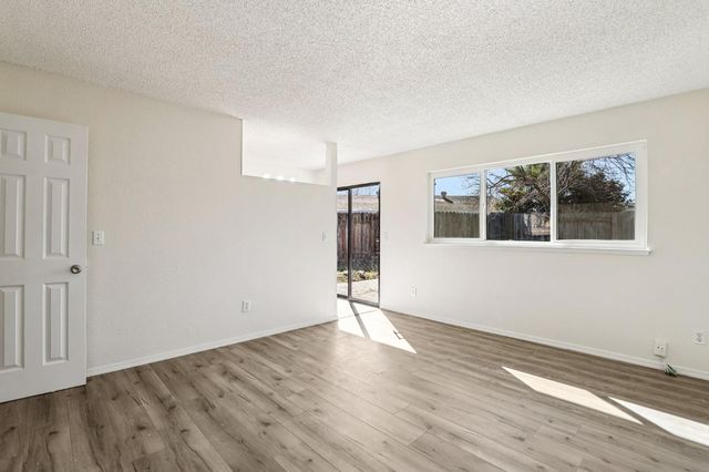 14 Flaum Ct, Sacramento, CA 95823