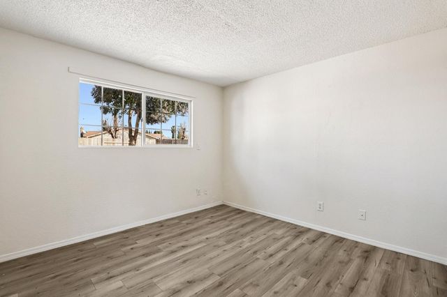 14 Flaum Ct, Sacramento, CA 95823