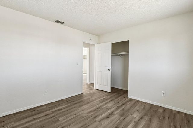 14 Flaum Ct, Sacramento, CA 95823