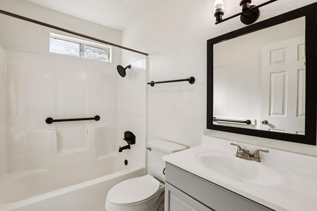 14 Flaum Ct, Sacramento, CA 95823