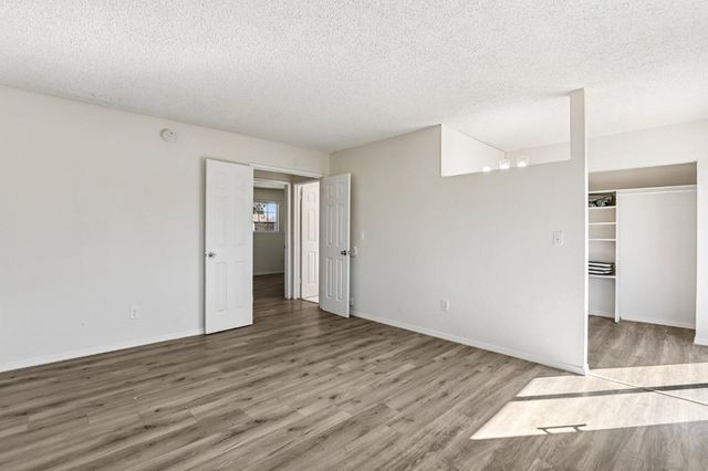 14 Flaum Ct, Sacramento, CA 95823