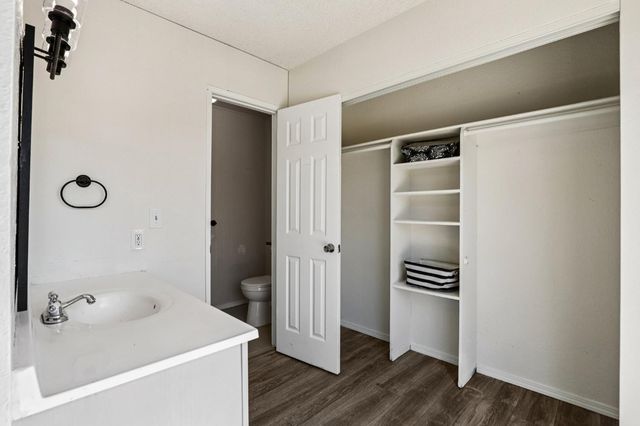 14 Flaum Ct, Sacramento, CA 95823