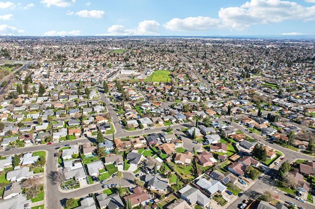 14 Flaum Ct, Sacramento, CA 95823