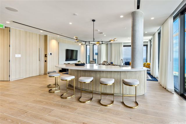 987 Queen Street 1806, Honolulu, HI 96814