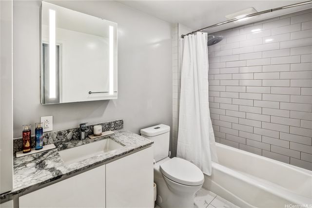 987 Queen Street 1806, Honolulu, HI 96814