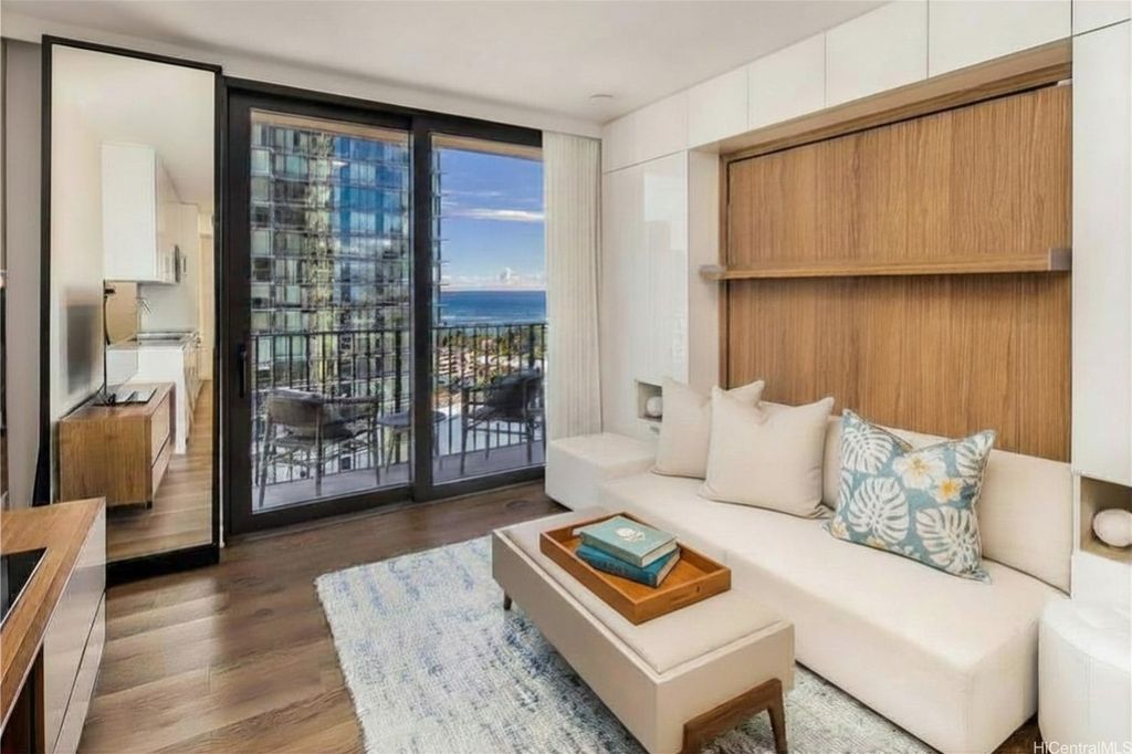 987 Queen Street 1806, Honolulu, HI 96814