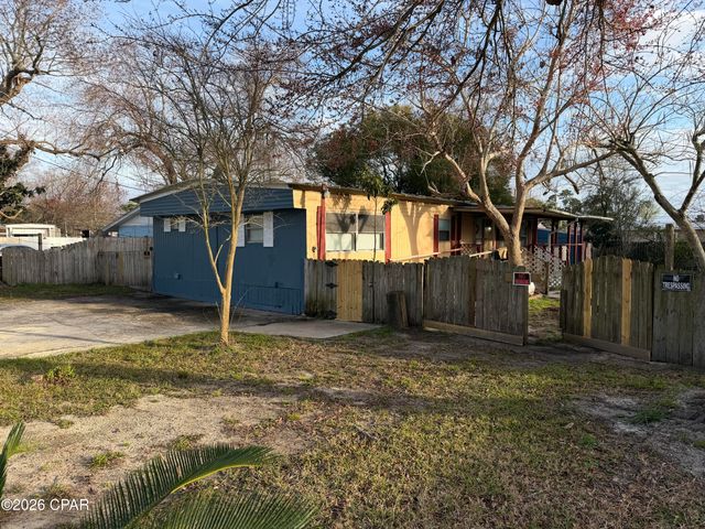 8607 Estrella Street, Panama City, FL 32408