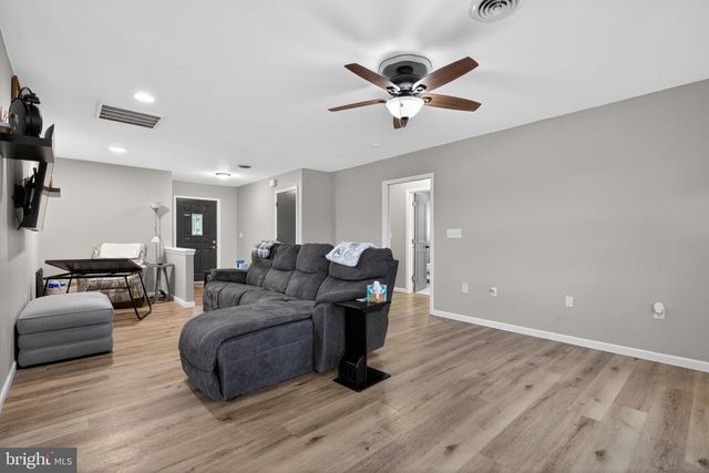 241 WILLOW MILL PARK RD, Mechanicsburg, PA 17050