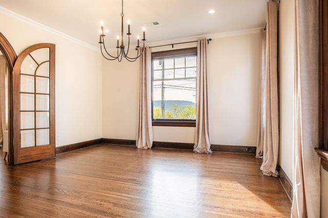 458 S Crest Road, Chattanooga, TN 37404